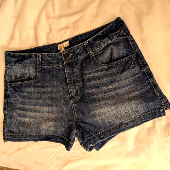Adorable Jean Shorts size 15 - Picture 1 of 3